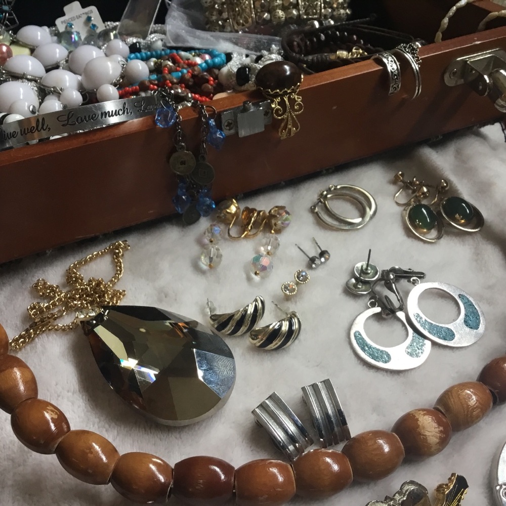 4.24 lb Costume Jewelry Bulk
Vintage, Modern, Designer, Unbranded 🌼 Resellers - Picture 2 of 15